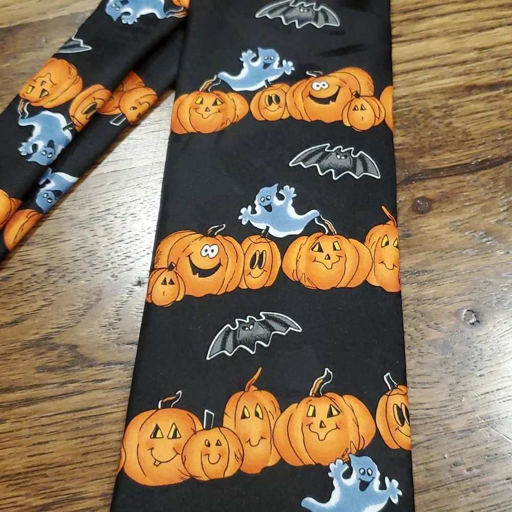 Mens NovelTies black & orange Halloween print tie